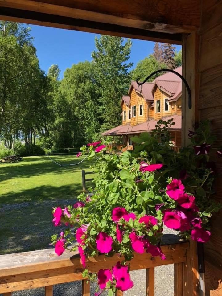 טלקטנה Susitna River Lodging, Riverside Cabins מראה חיצוני תמונה