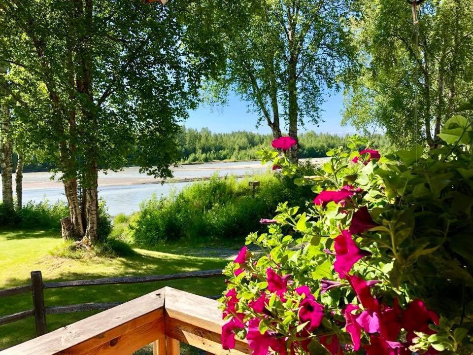 טלקטנה Susitna River Lodging, Riverside Cabins מראה חיצוני תמונה